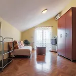 Apartman With A Swimming Pool - 5943