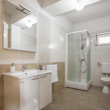 With A Swimming Pool - 5943