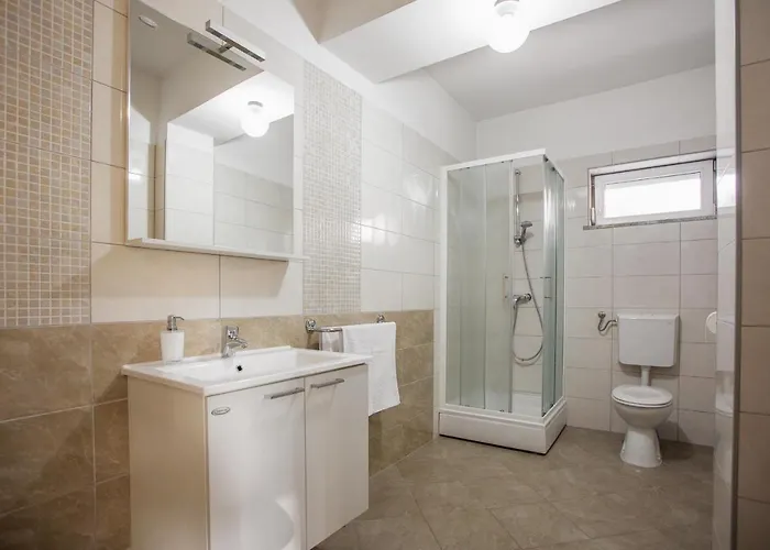 With A Swimming Pool - 5943