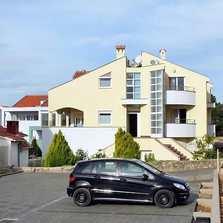 Apartment Apartments With A Swimming Pool Zadar - 5943 *