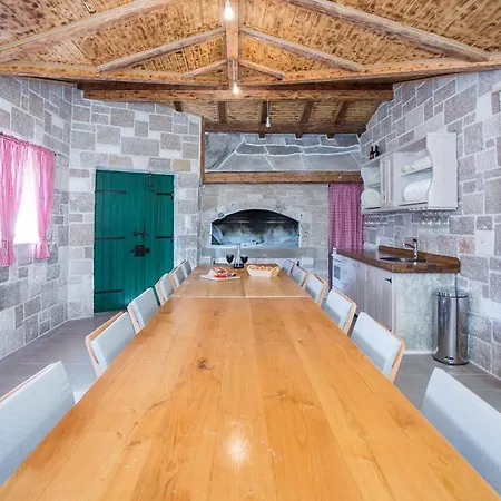 Apartament With A Swimming Pool - 5943